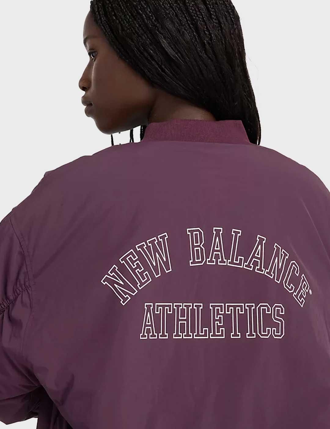 New Balance graphic woven chaqueta morada para mujer