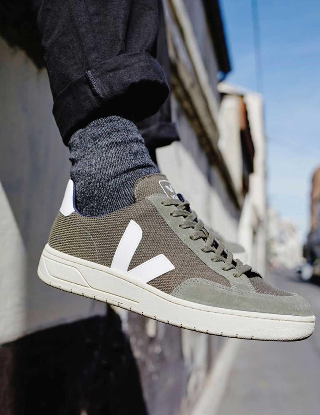 Veja V-12 B-MESH zapatilla verde oliva para hombre