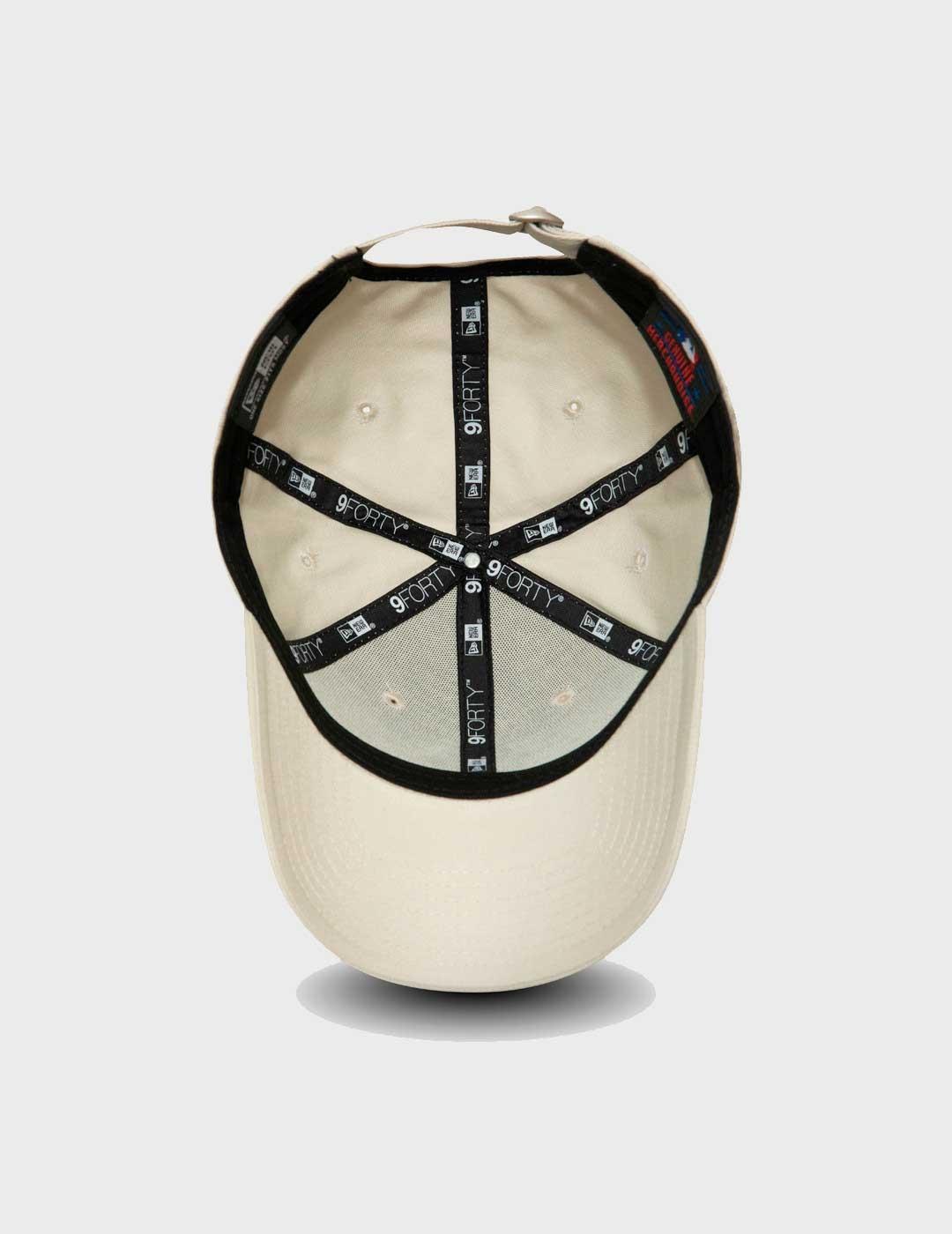 Gorra New Era League Essential 940 beige para hombre