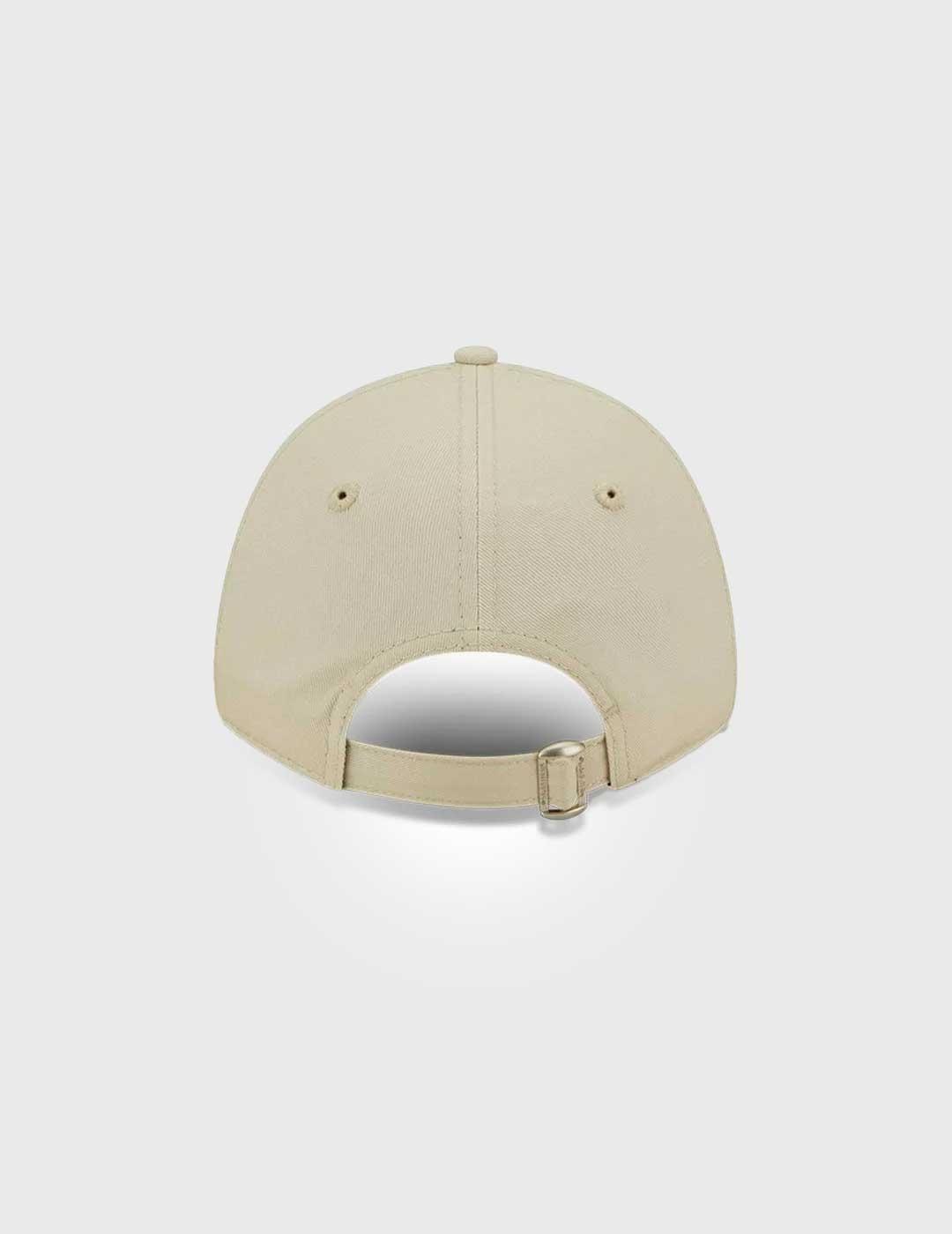 Gorra New Era League Essential 9 Forty beige para mujer