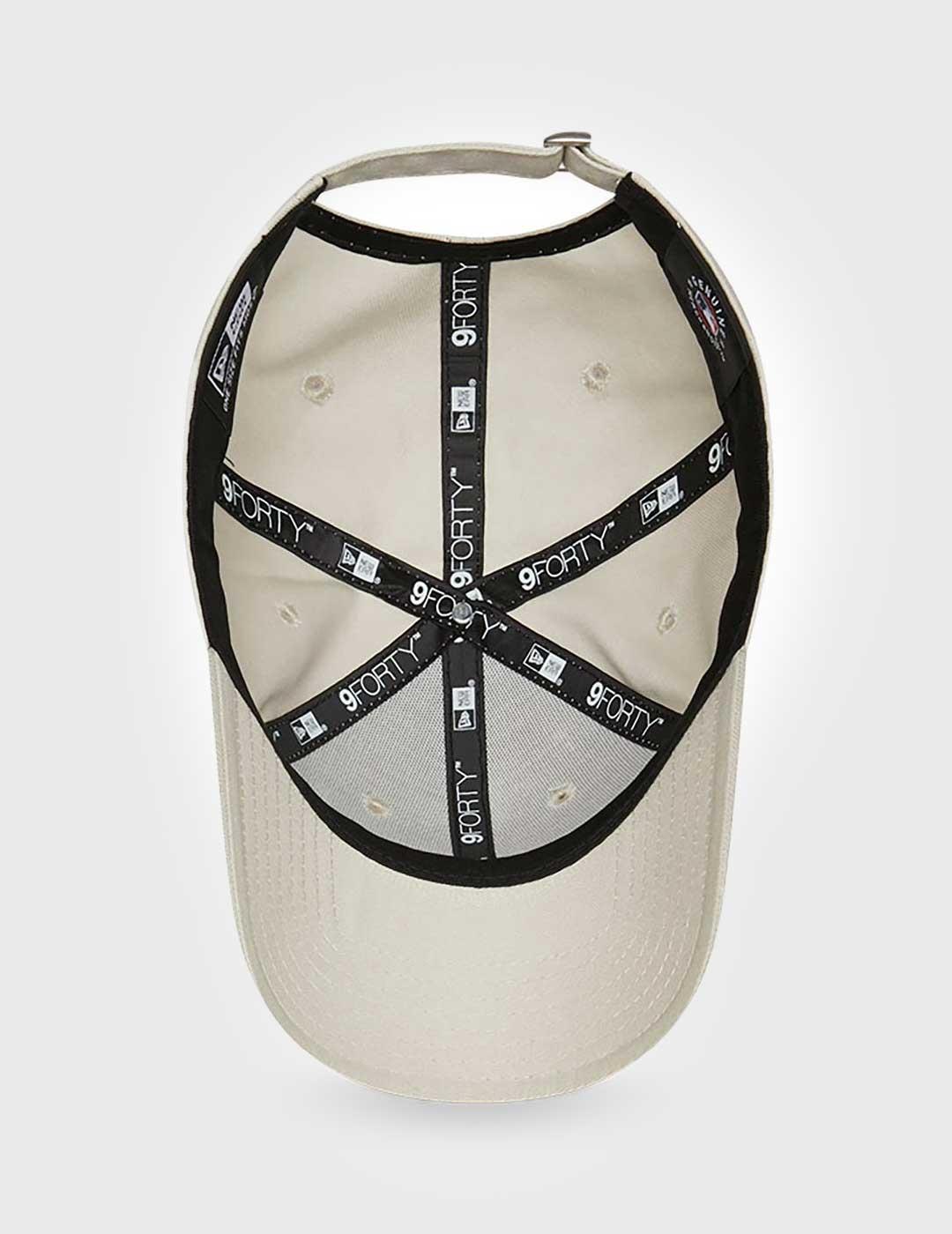 Gorra New Era League Essential 9 Forty beige para mujer
