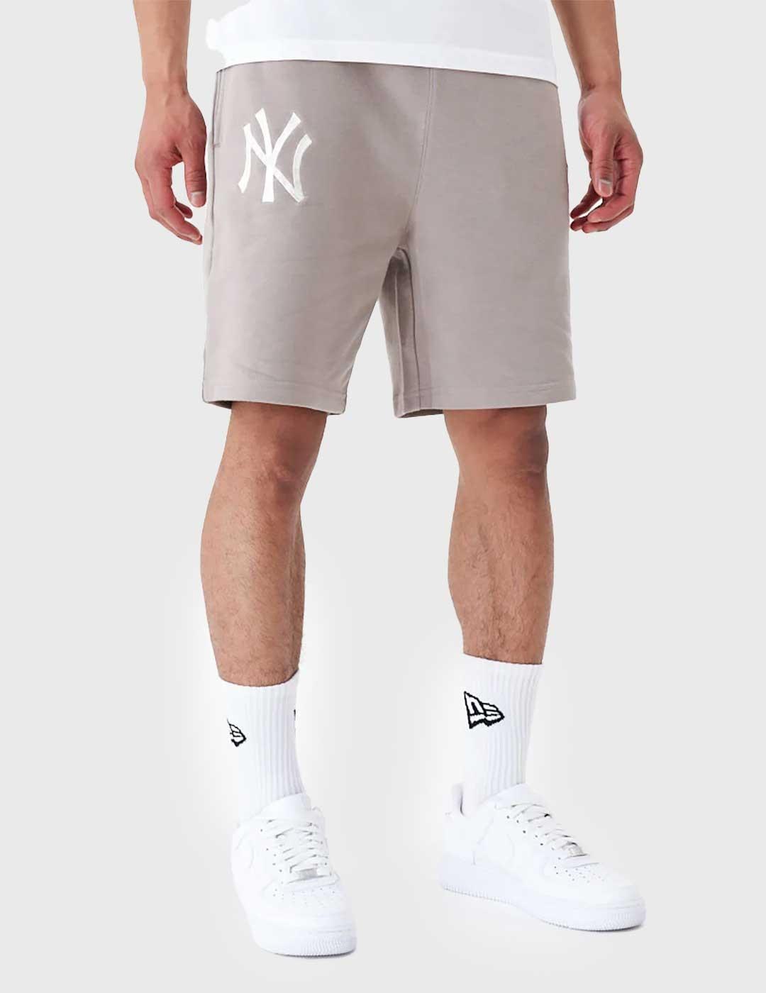 New Era League Essentials Shorts Pantalón Corto marrón