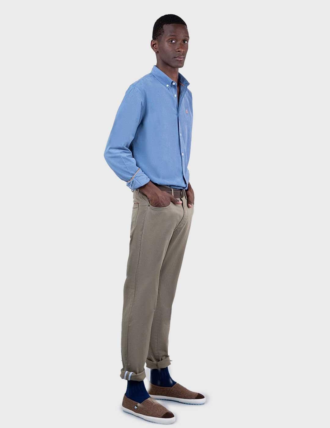 El ganso Pana camisa celeste para hombre