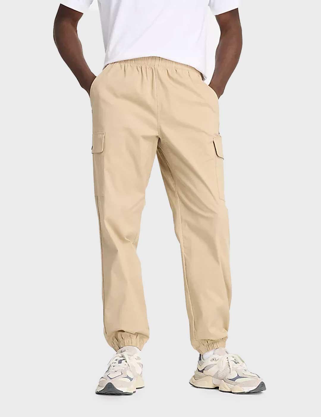 Pantalones New Balance Twill Cargo Jogger beige para hombre