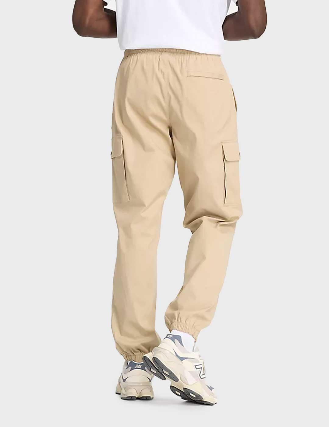 Pantalones New Balance Twill Cargo Jogger beige para hombre