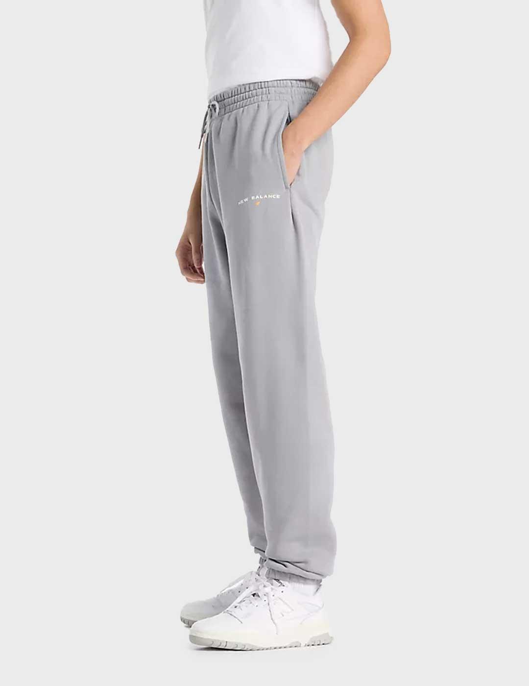 New Balance Reimagined pantalón gris para hombre