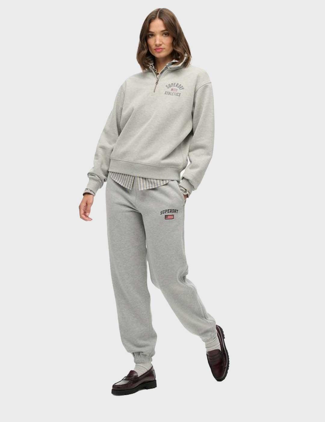 Superdry Ath Ess Boyfriend pantalón gris para mujer