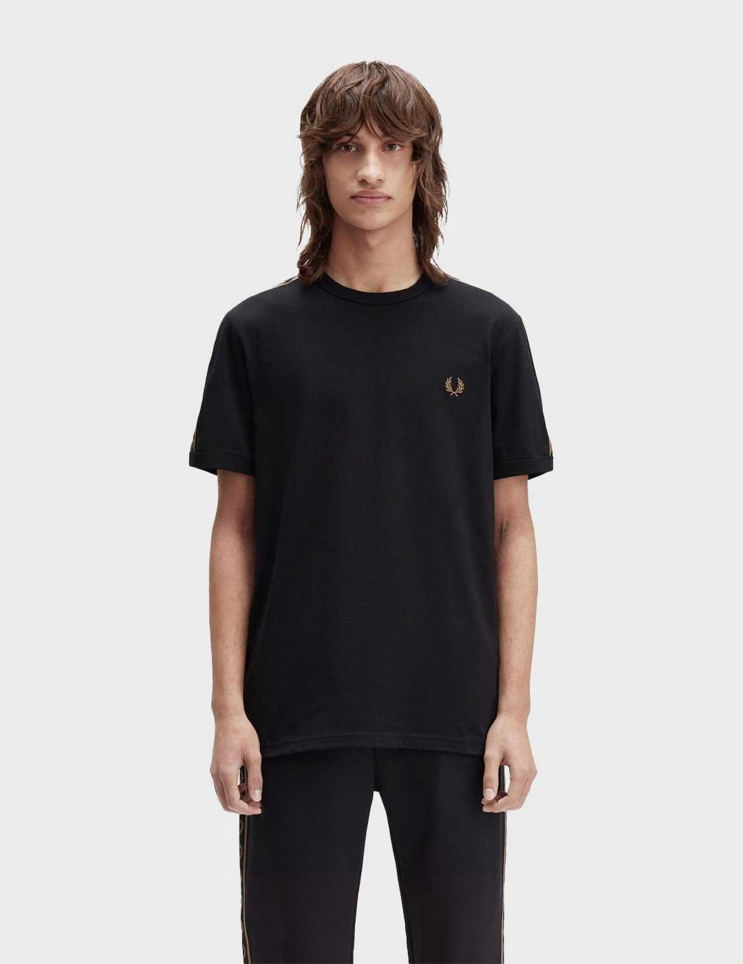 Fred Perry Contrast Tape Ringer camiseta negra para hombre