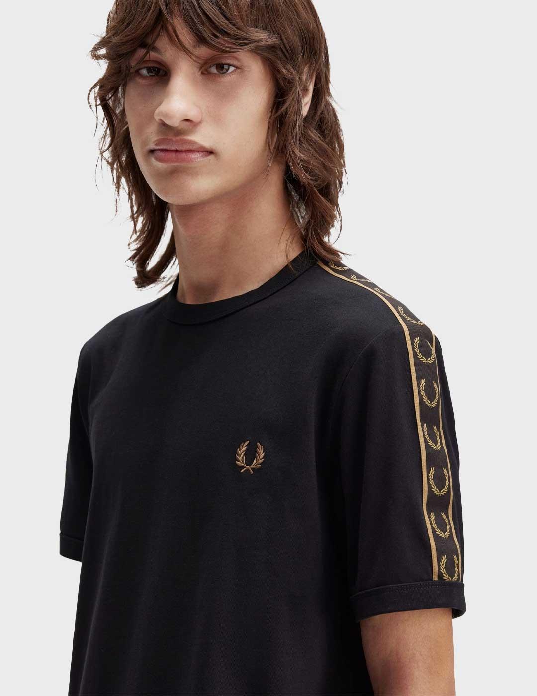Fred Perry Contrast Tape Ringer camiseta negra para hombre