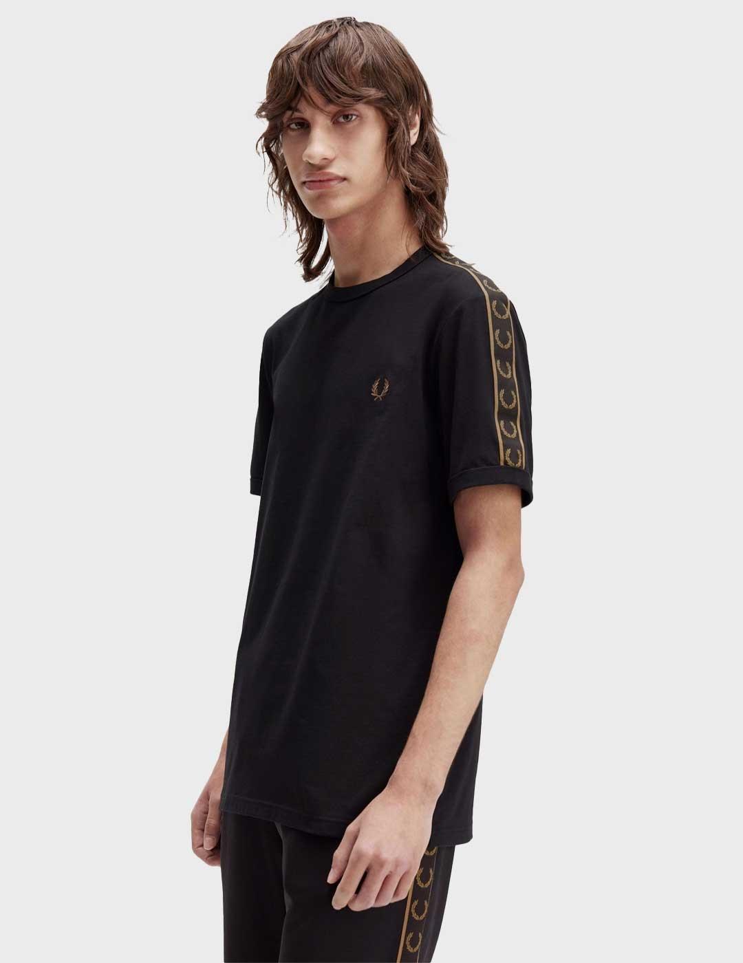 Fred Perry Contrast Tape Ringer camiseta negra para hombre