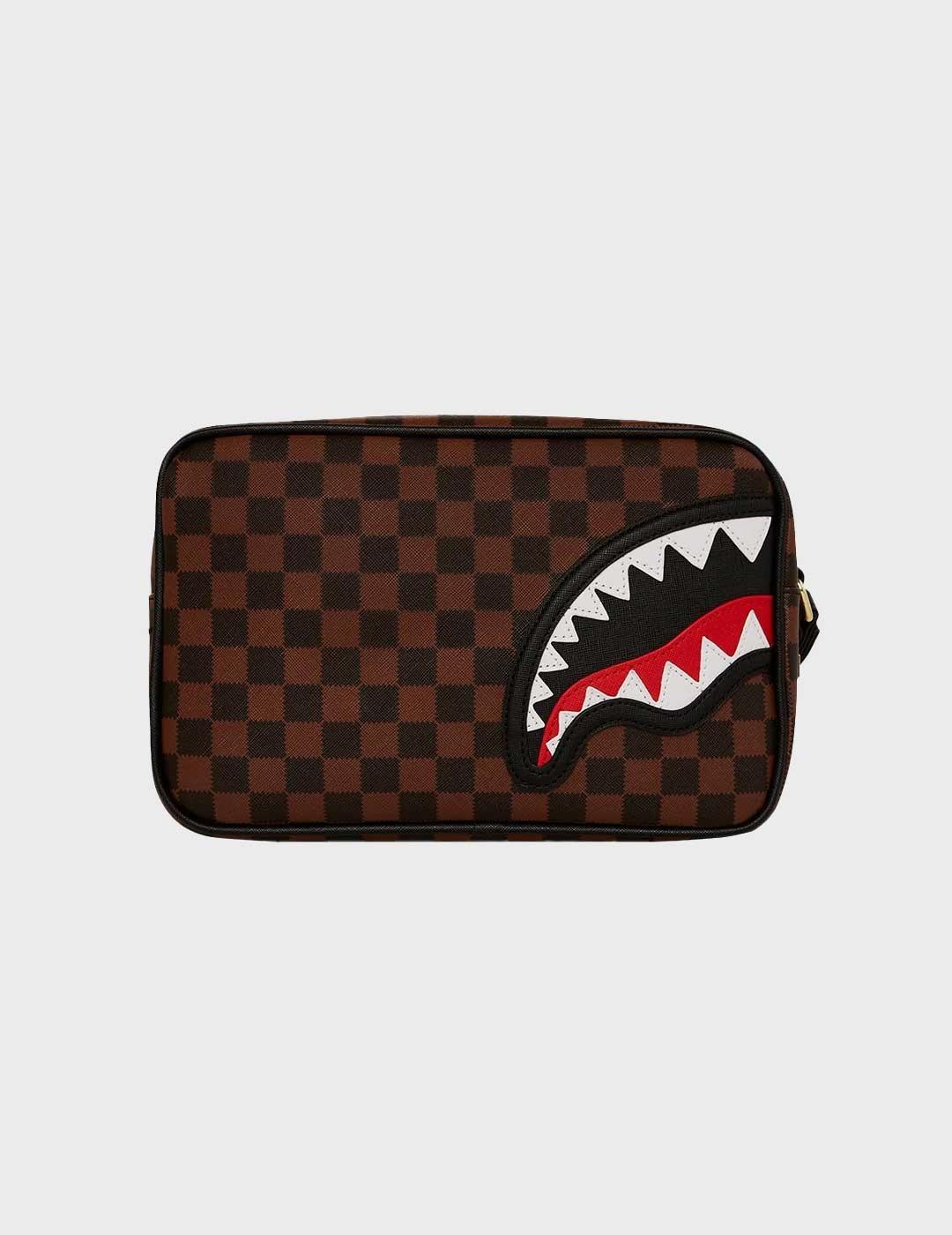 Sprayground Sawtooth Sharks neceser marrón hombre y mujer